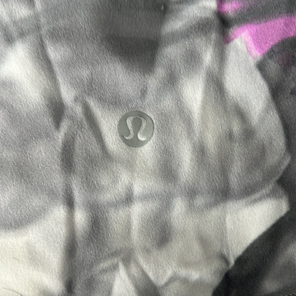 Lululemon unicorn tears align shorts. Worn once great condition - Picture 3 of 4